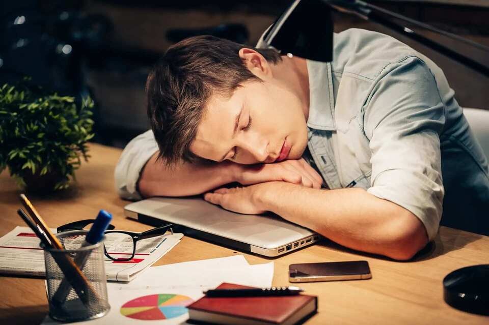 ¿Es saludable dormir de día y trabajar de noche? | Blog Nubett
